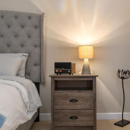 Rustic Modern 2 Bed 2 Bath With Lakeview Pool And Hot Tub Invermere Luaran gambar