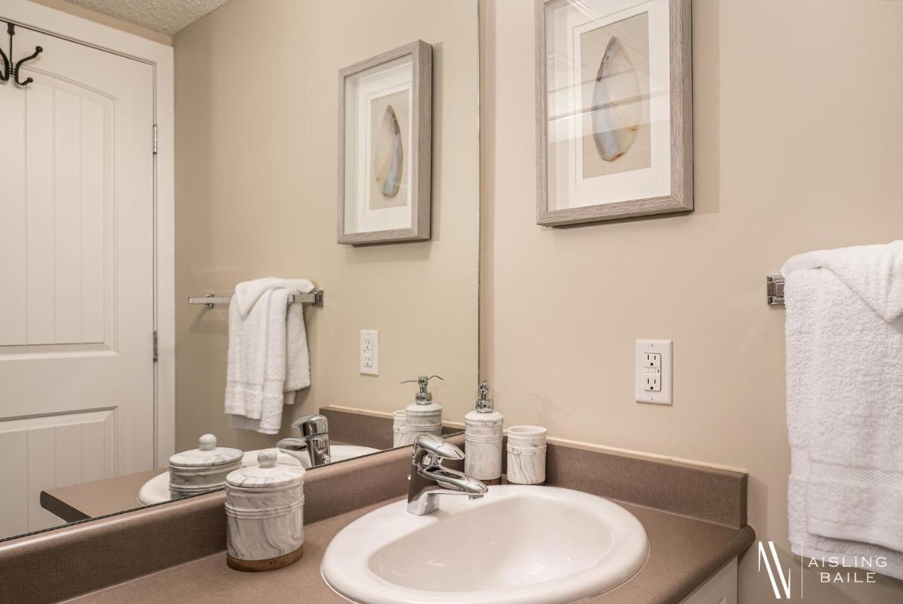 Rustic Modern 2 Bed 2 Bath With Lakeview Pool And Hot Tub Invermere Luaran gambar