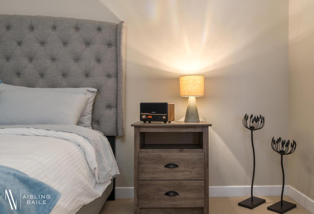 Rustic Modern 2 Bed 2 Bath With Lakeview Pool And Hot Tub Invermere Luaran gambar