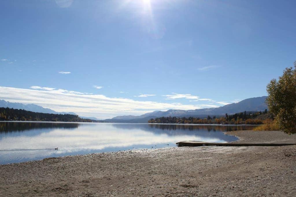 Rustic Modern 2 Bed 2 Bath With Lakeview Pool And Hot Tub Invermere Luaran gambar