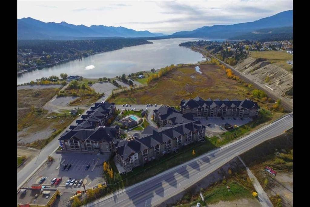 Rustic Modern 2 Bed 2 Bath With Lakeview Pool And Hot Tub Invermere Luaran gambar