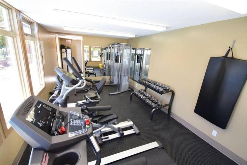 Rustic Modern 2 Bed 2 Bath With Lakeview Pool And Hot Tub Invermere Luaran gambar